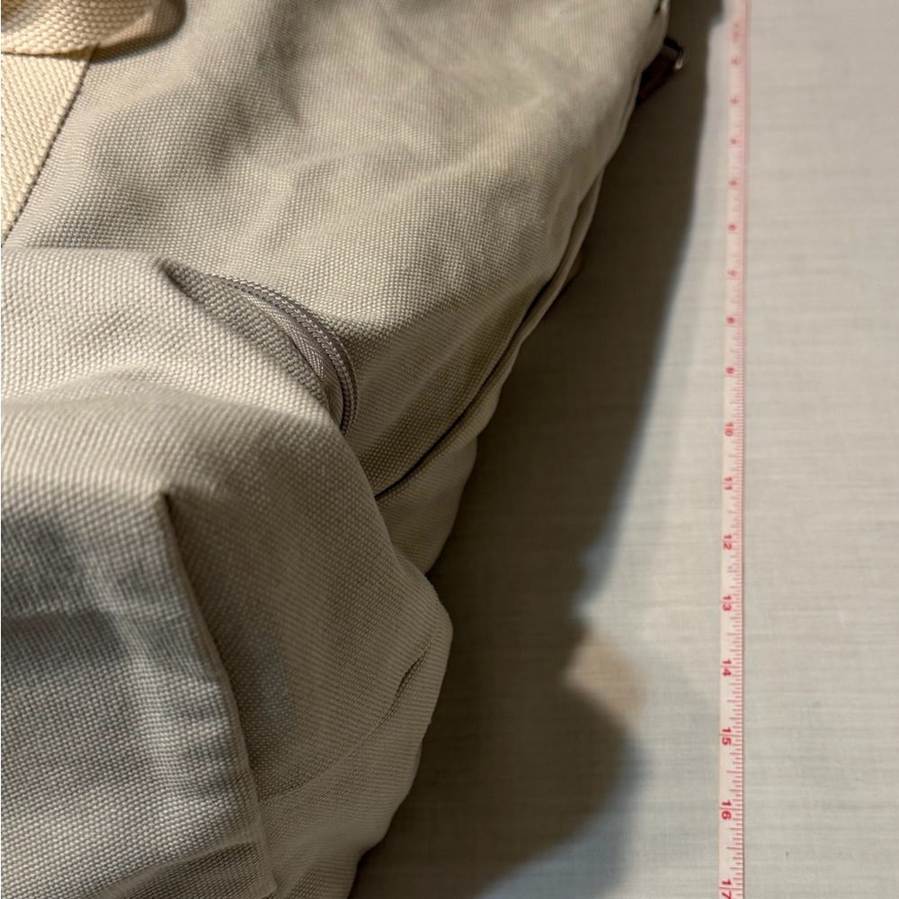 Lo & Sons NWOT Catalina Deluxe Canvas Duffel Tote Bag with Shoe Compartment - Picture 8 of 11